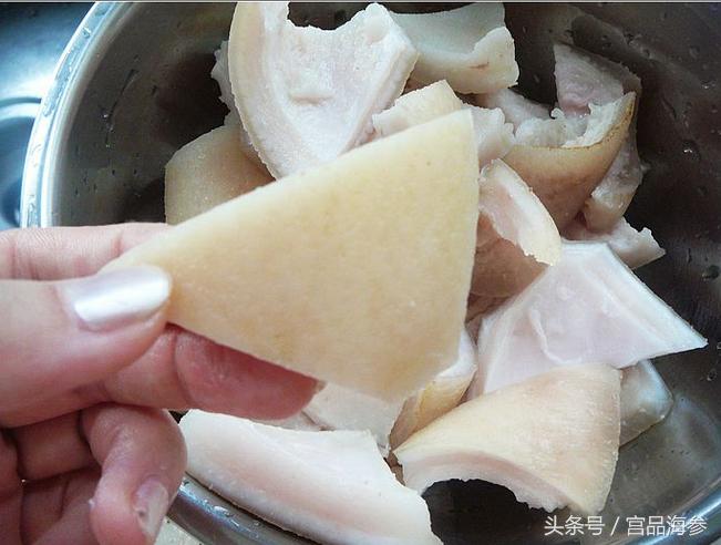 有人说海参太贵吃不起,教你如何快速制作咬得动的活海参