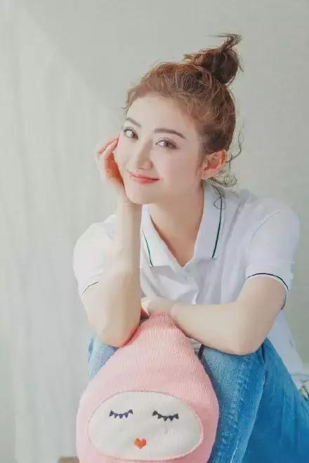 丸子头升级啦！这款炸毛丸子头，拯救你的大额头！