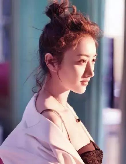 丸子头升级啦！这款炸毛丸子头，拯救你的大额头！