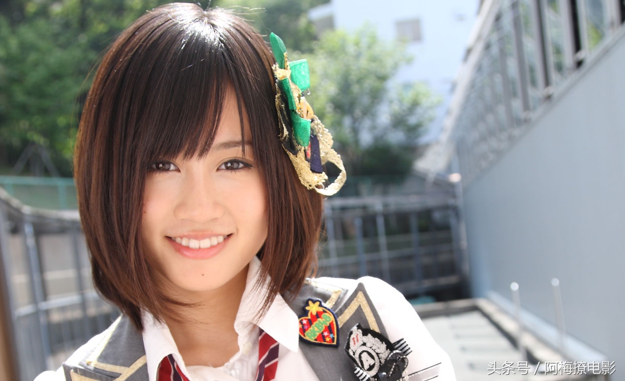 14岁入选偶像团体,被誉不动ACE,巅峰时选择单飞,如今更红