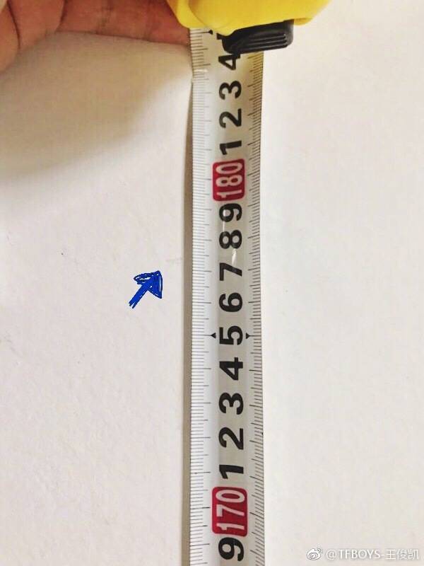 王俊凯身高有没有182,王俊凯高182cm腿长107cm