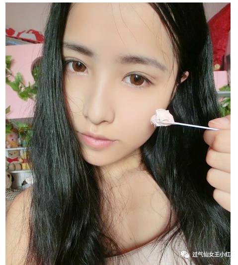 网红以前照片和现在照片转换,千万网红晒旧照对比现在