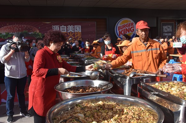 定州大世界大宴三天环卫工人