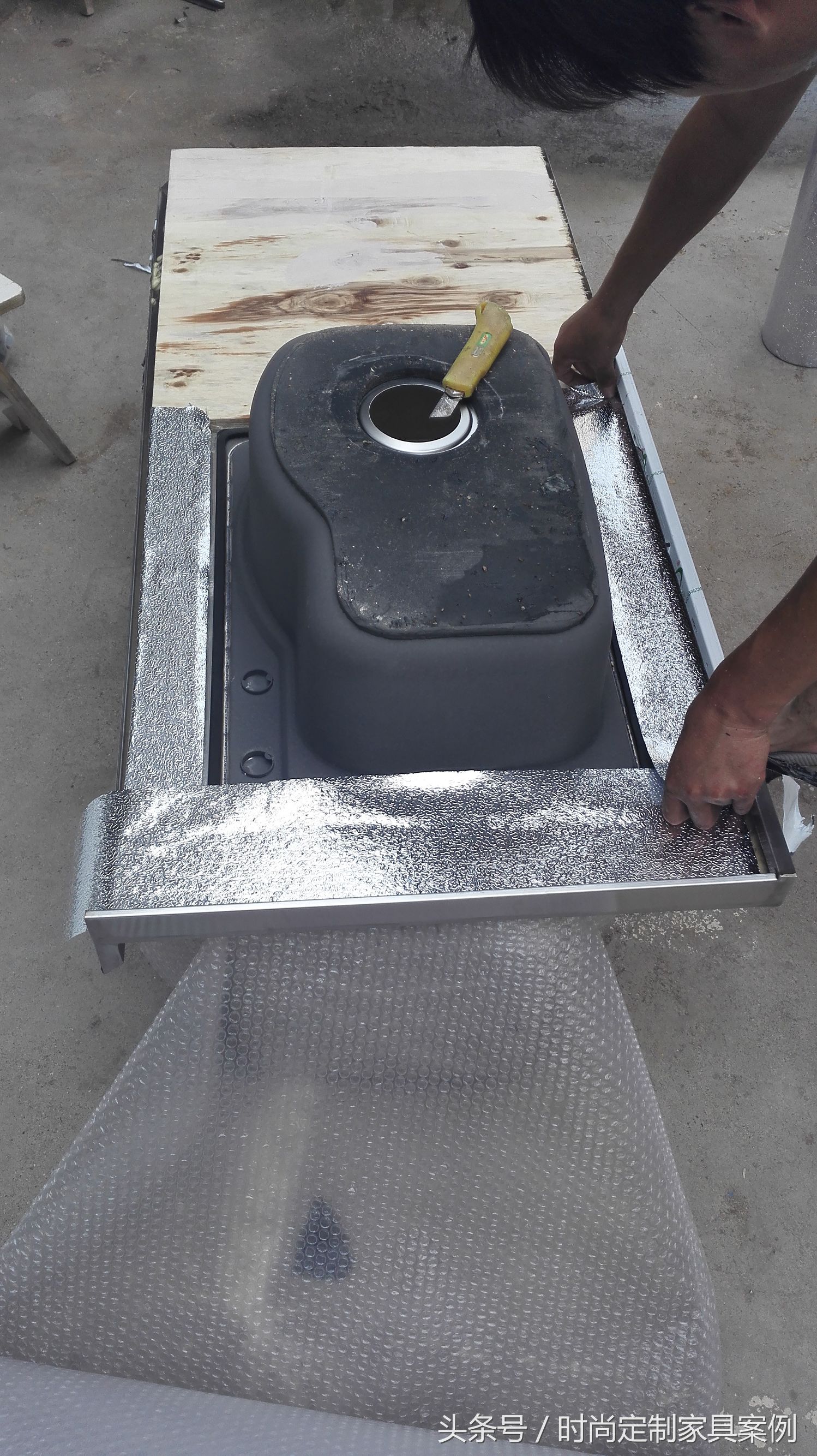 不锈钢台面橱柜组装全过程视频,不锈钢台面的水槽安装视频