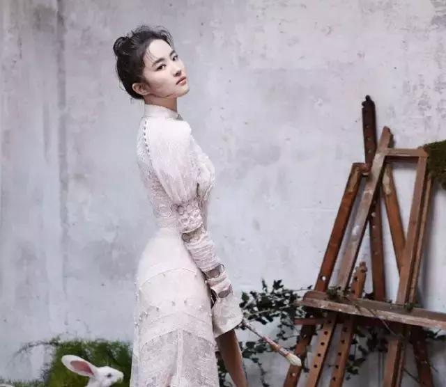 丸子头升级啦！这款炸毛丸子头，拯救你的大额头！