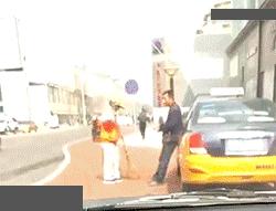 大妈一看就是老手，只是这次栽了！