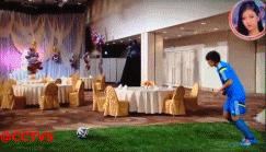 他是不输小贝的任意球大师，可打中蛋糕射中移动车窗！