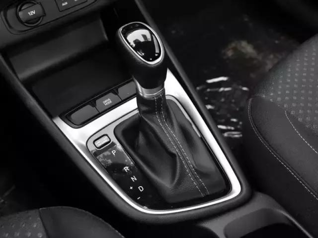 现代最新款悦动,现代悦动最新款车