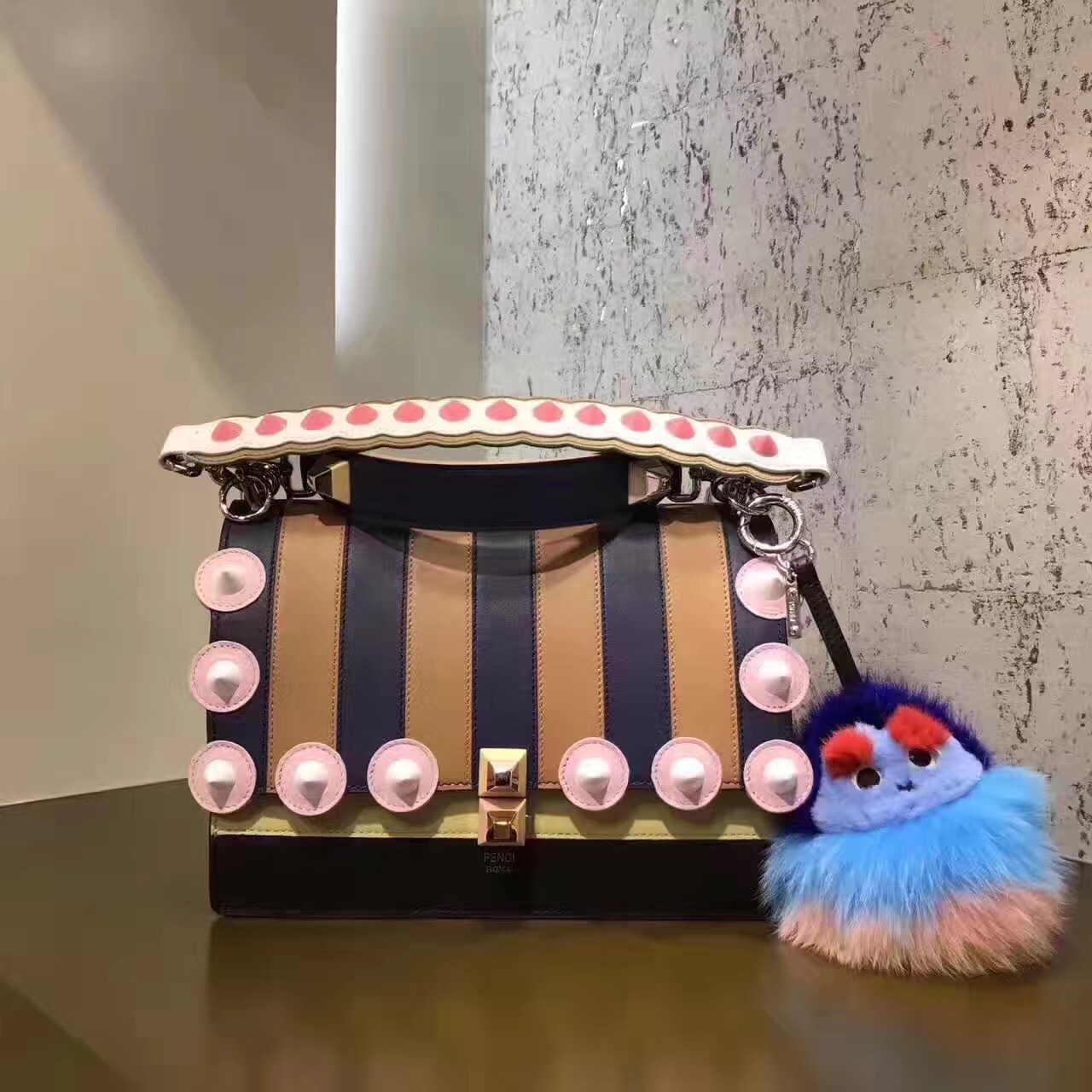 fendi包包大中小,fendi包经典款