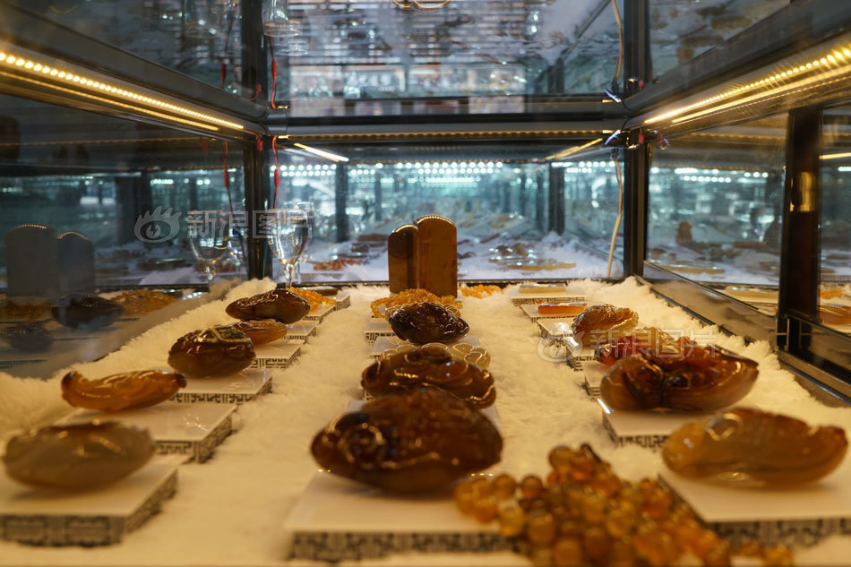 “疯狂的玛瑙”农民工熬夜寻宝，“淘石客”日赚千元的心酸~