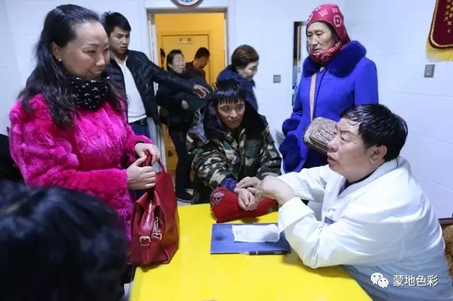 他被评为最美乡村医生上过央视春晚他是草原神医他是蒙古人