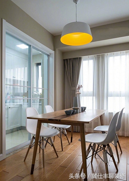 小餐厅适合圆餐桌还是长餐桌,餐厅大餐桌好还是小餐桌好