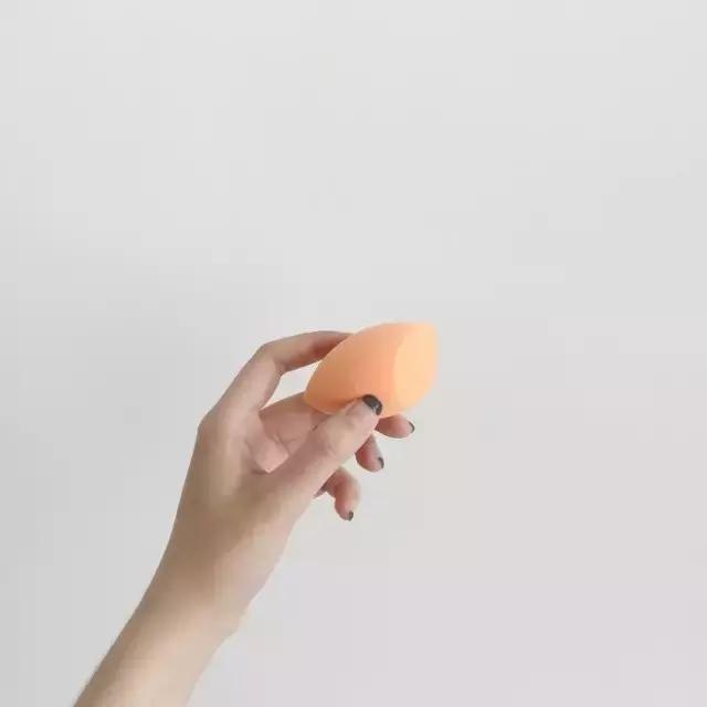 初学者化妆需要哪些东西和步骤呢 (初学化妆怎么选产品需要注意什么)