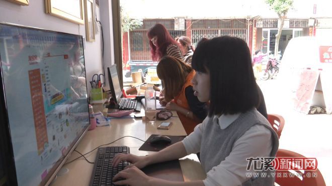 创意村庄画,创意美术美丽的小村庄