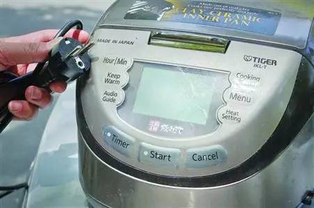今朝上海｜花5300元从日本“人肉”背回电饭煲，不想其一次次放电，狂撩家人