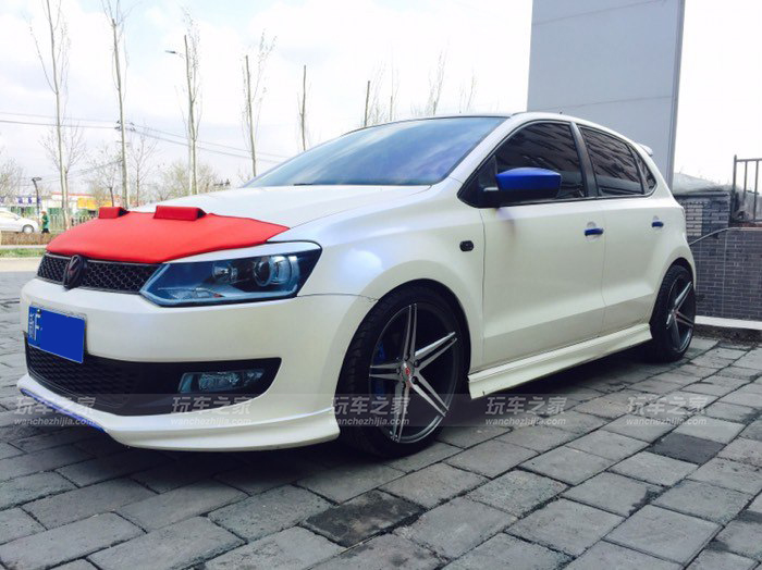 蓝色大众polo改装效果图 (大众polo外观改装案例)