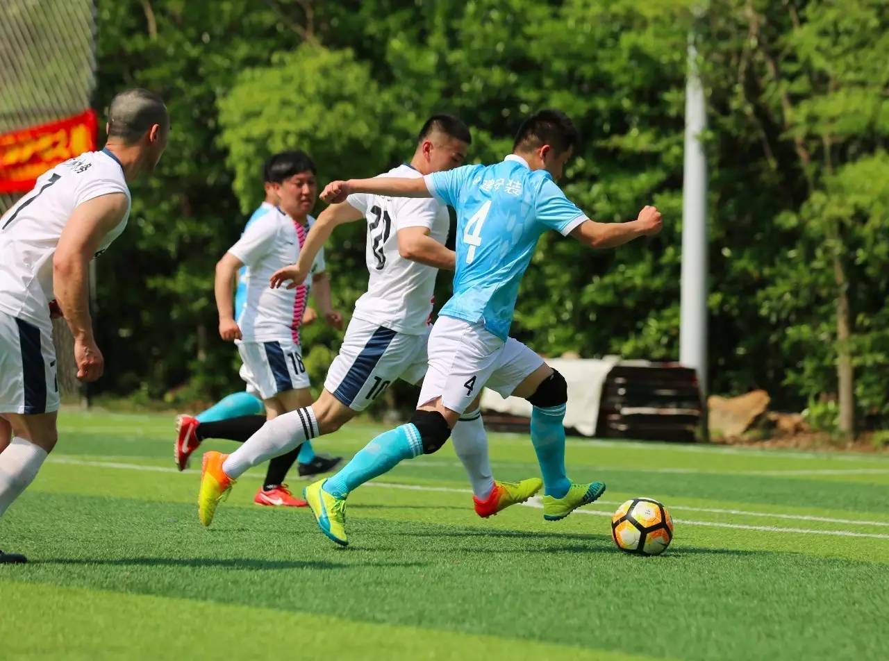 他们上演了一场杭州版实况足球，用爱搭起希望的桥梁！