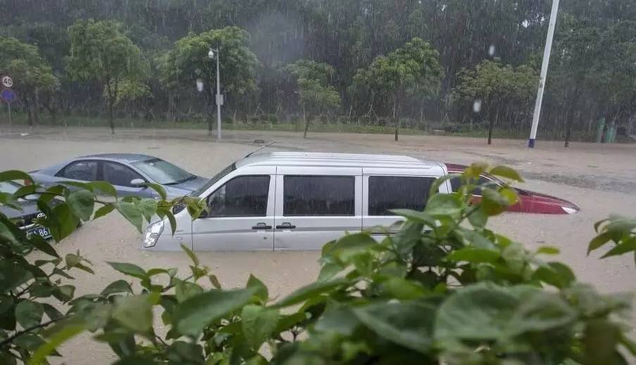 朋友圈霸屏的男人是谁啊,霸屏朋友圈的男人直播