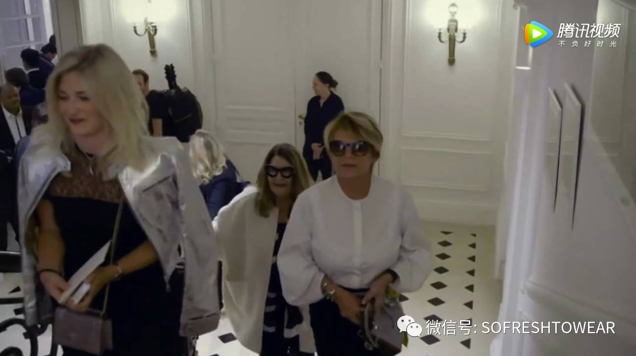 给你一百万｜你愿意买件衣服还是买辆车子？