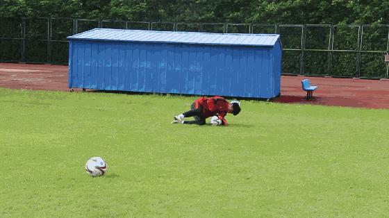 刻苦练习足球,刻苦训练体育