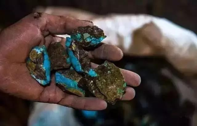 堪称素料之王、99.9%都是优化、全球绿松产地的真面目竟是！