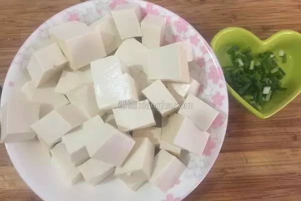 豆腐的这种做法太下饭了，咬一口会爆汁，孩子把盘子都舔干净