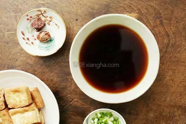豆腐的这种做法太下饭了，咬一口会爆汁，孩子把盘子都舔干净
