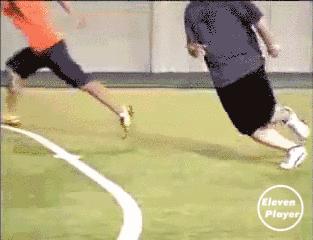 足球过人技巧一百八十度,足球经典过人技巧教学