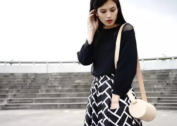 夏季出游包包,旅行如何搭配两个包包呢