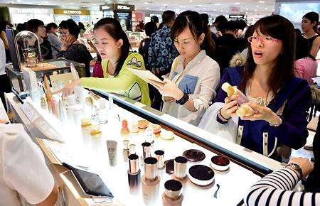 化妆品过敏肌肤如何快速解决,如何判断自己对化妆品过敏