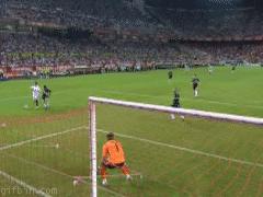 足球搞笑GIF（30）：女足*力暴**起来，比男足可怕多了