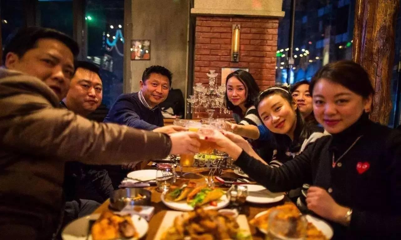 重庆吃火锅喝啥啤酒,去重庆吃火锅一定要喝的啤酒