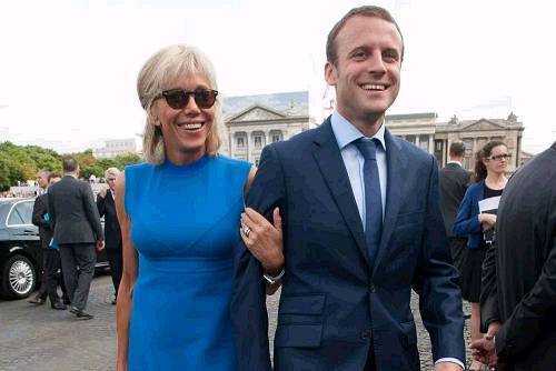 男的比女的小24岁,可依然在一起