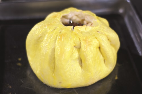 一整只鸡居然可以塞入一个包子里？每天销售120个？