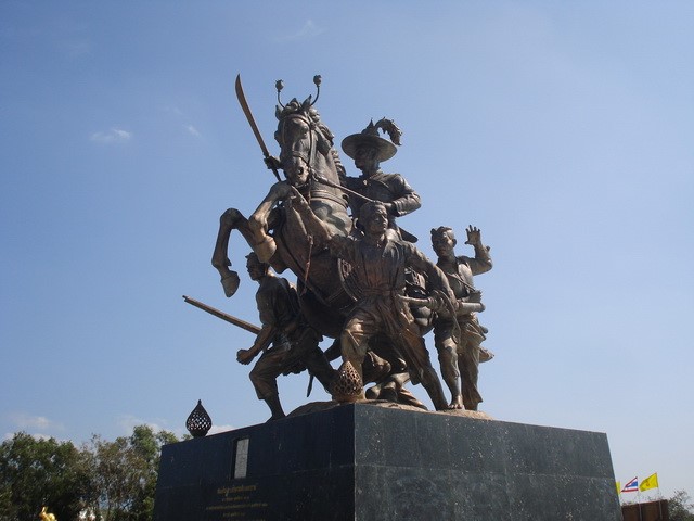 这个中国人在海外只手翻天，白手起家终成泰国大帝