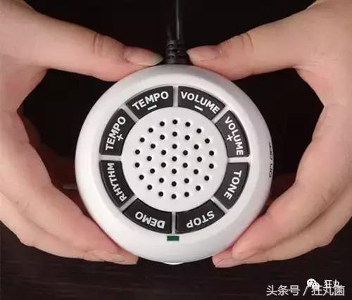 想玩转音乐却不会乐器？这钢琴手套和吉他让你瞬间开一场演奏会！