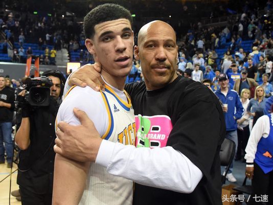 这位NBA选秀热门有个最狂老爸，签名球鞋都是自家品牌
