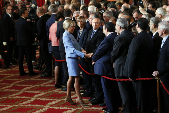 法国总统西装3千元第一夫人借LV套装穿，法国史上最省总统夫妻