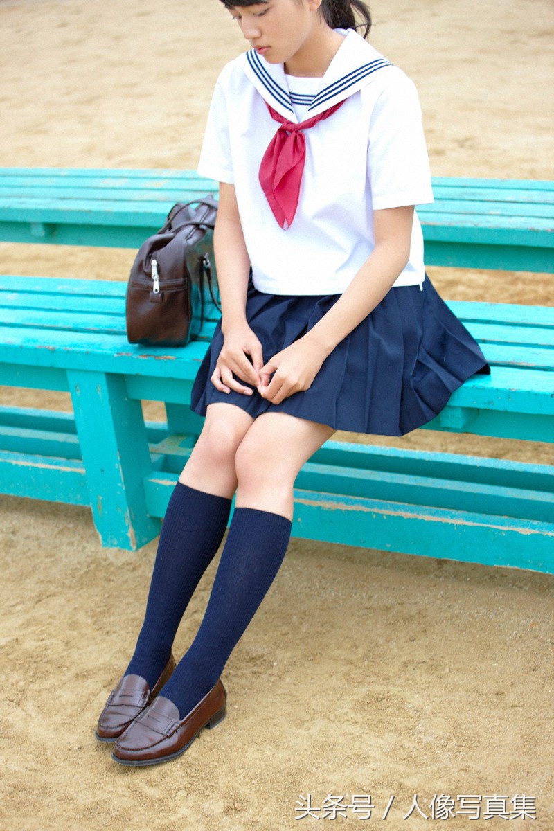 日本模特川口春奈的家中摄影人像写真集