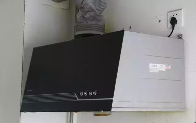 油烟机不管有多脏一个口罩就搞定,油烟机太脏了用什么清理比较干净