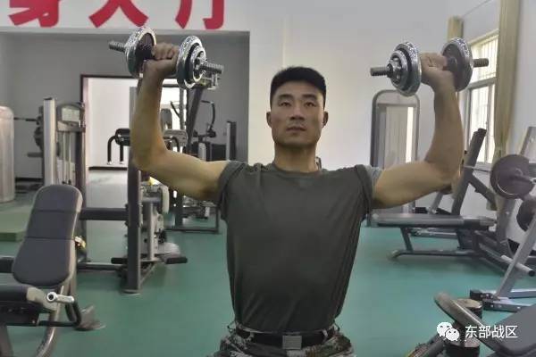 军营健身达人教你如何练出好身材,健身器械体能训练大全