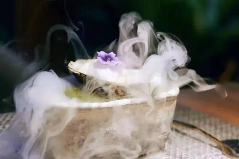 BLUFISH|他在天津造了这座蓝色的饕餮城堡,只为把青梅竹马的她从巴黎追回来