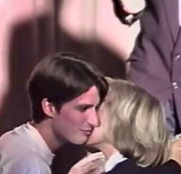 39岁总统帅小伙儿和64岁第一夫人来了！这一种“人生赢家”的人生……