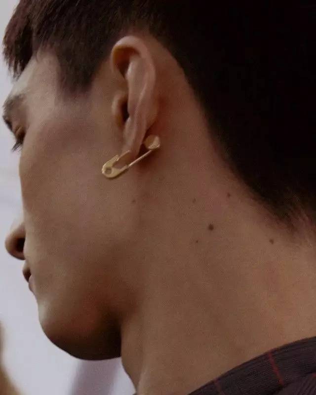 自己制作的可爱别针小物件,固定衣服的小别针怎么让它更稳固