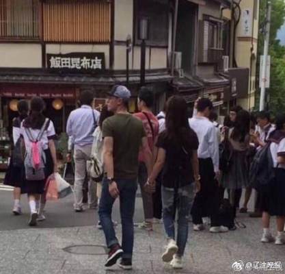 霍建华穿三千多名牌卫衣跟林心如游京都！却撞衫大半个娱乐圈！