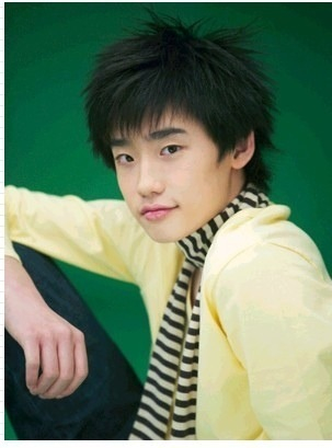 李钟硕小可爱,李钟硕iu童年照