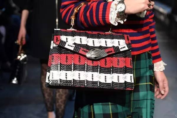 2017蛇与骨的华丽融合!古驰又承包了我下半年的钱包了!