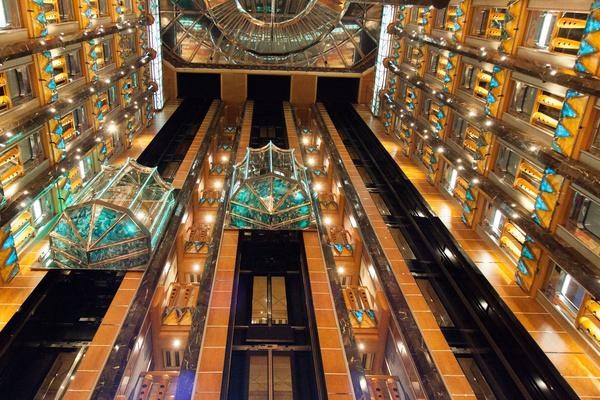 坐着豪华游轮,坐着邮轮看世界