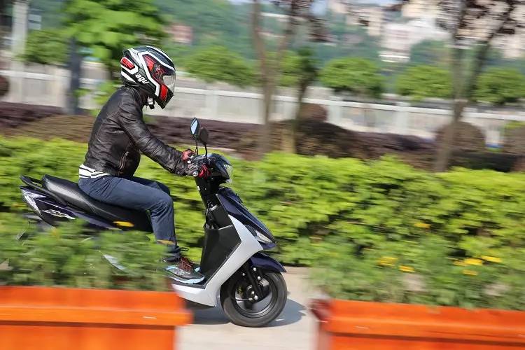 林海国四巧格踏板车测评,林海格格电喷踏板