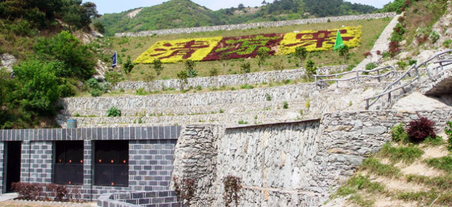 清凉寨里水云间，旅客都称桃花源